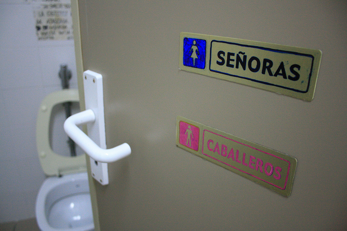 Obra de la autora Alba Mozas Gómez, artista fotográfica que representa la pérdida, el dolor y el vacío a través de su primera muestra expositiva que roza lo imaginario con los sentimientos