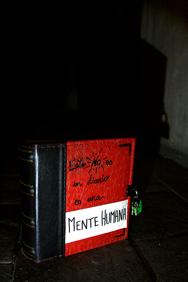 Obra de la autora Alba Mozas Gómez, artista fotográfica que representa la pérdida, el dolor y el vacío a través de su primera muestra expositiva que roza lo imaginario con los sentimientos