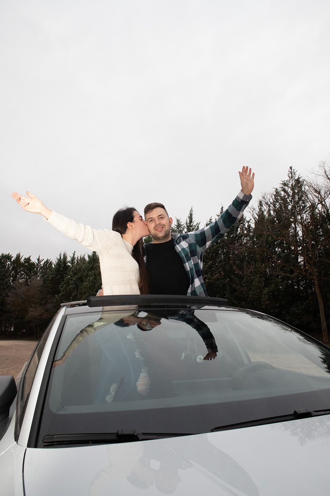 Sesión de fotos familiar en Teruel con fotografía profesional para familias en exterior.