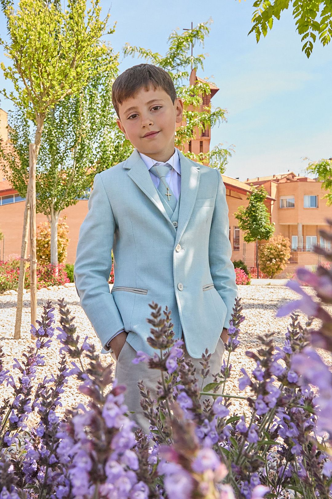 Sesión de fotos de comunión en Teruel con fotografía profesional para niños y niñas de comunión.