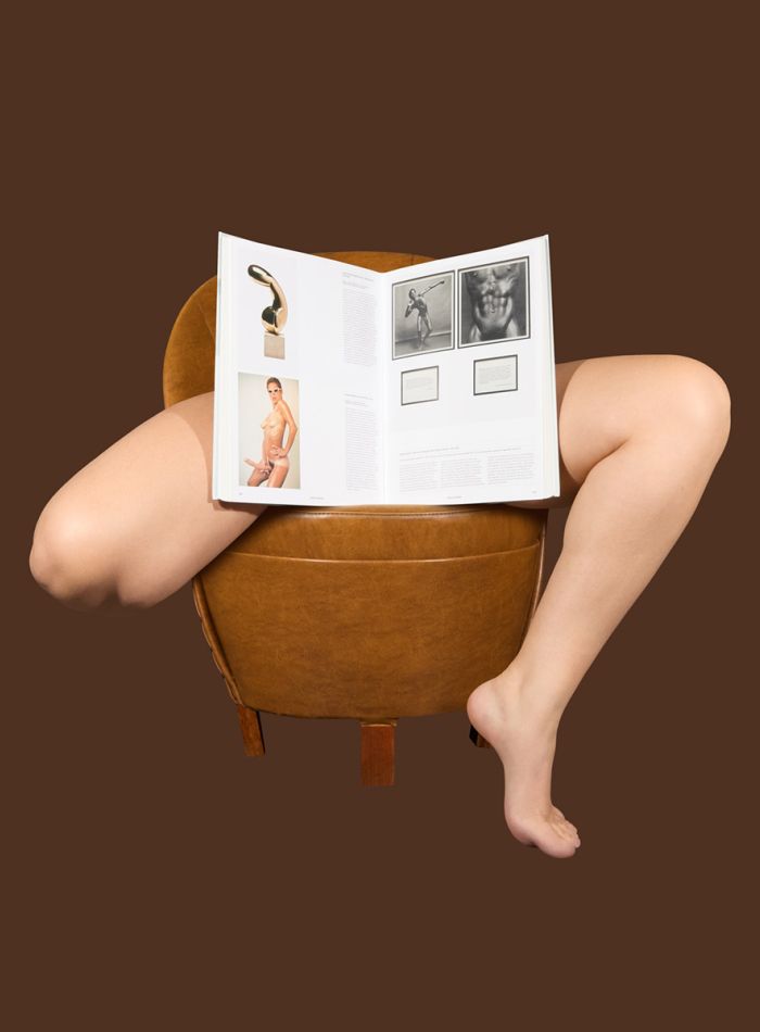 Nueva colección fotográfica del Alba Mozas Gómez, autorretrato como parte del mobiliario y del resto del hogar el cuerpo se fusiona con los objetos cotidianos sin límites a través de la espiritualidad