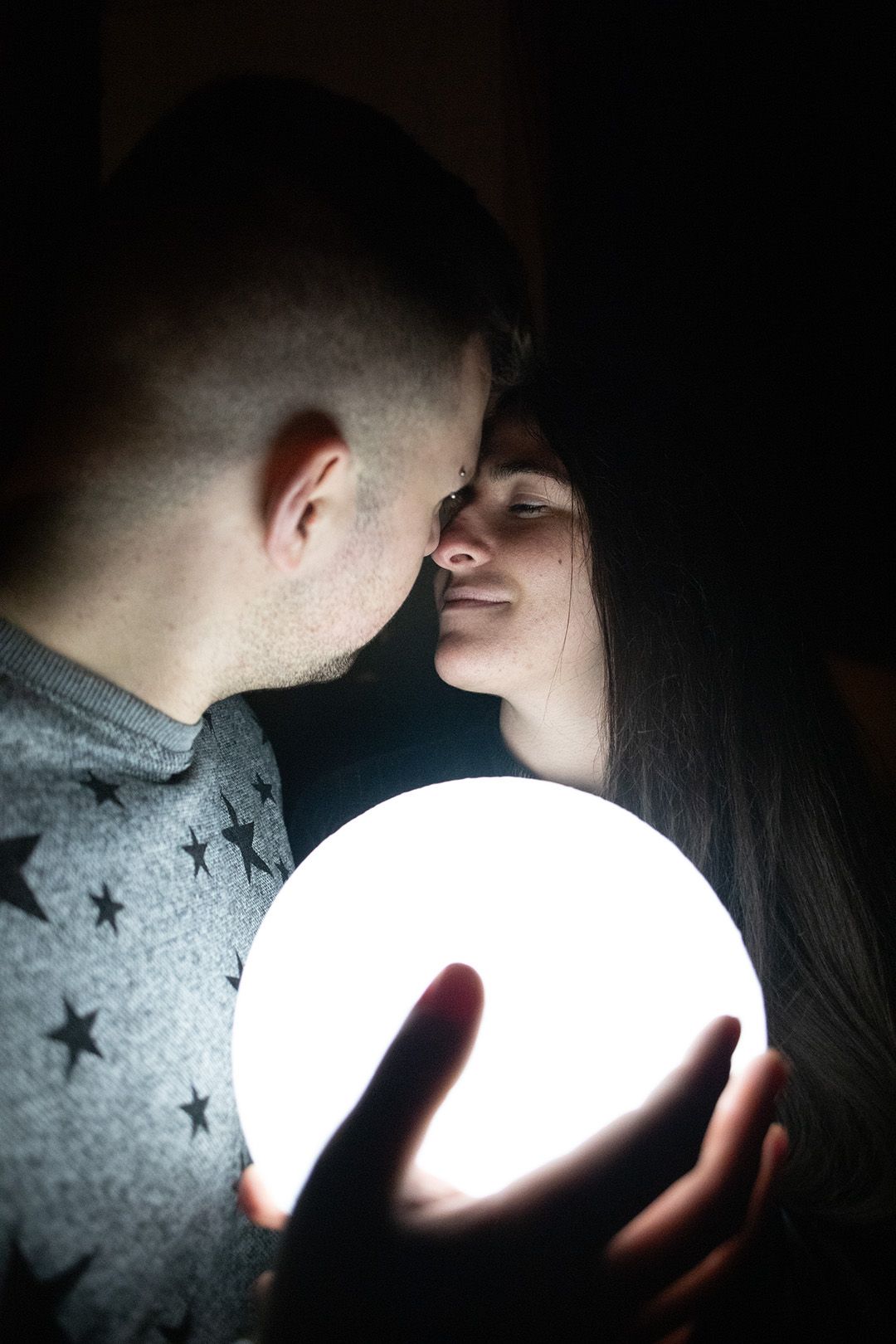 Sesión de fotos familiar en Teruel con fotografía profesional para familias en exterior.