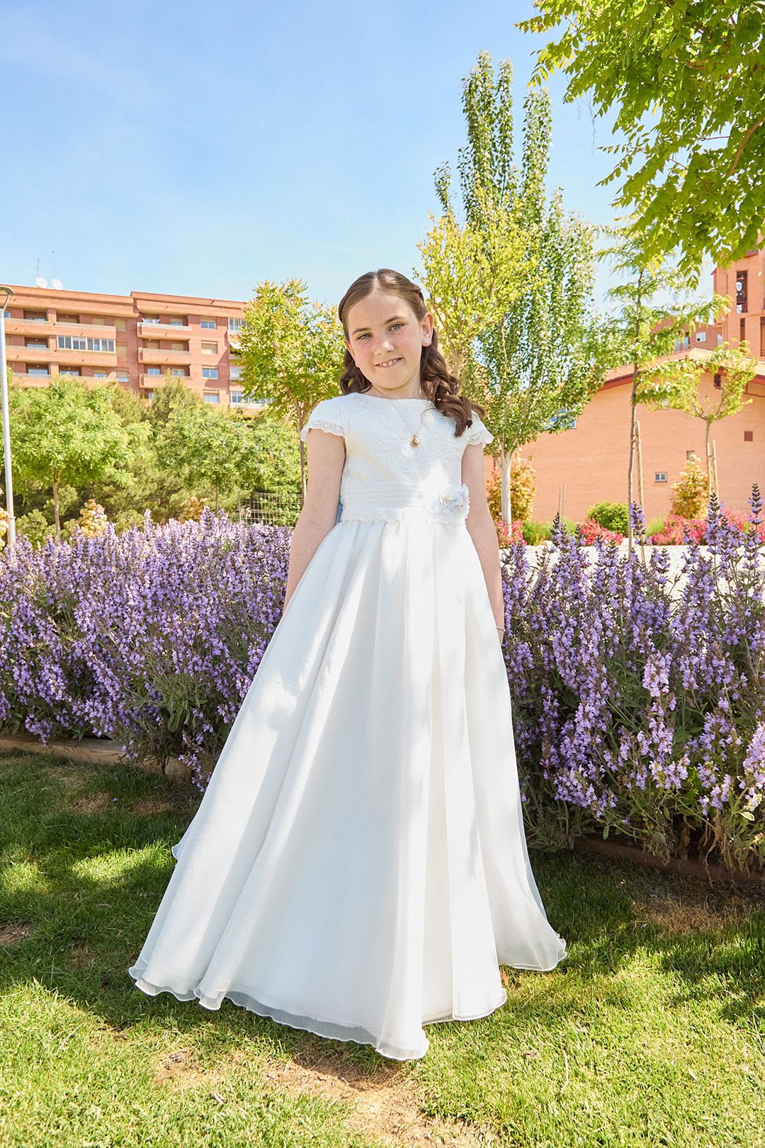 Sesión de fotos de comunión en Teruel con fotografía profesional para niños y niñas de comunión.